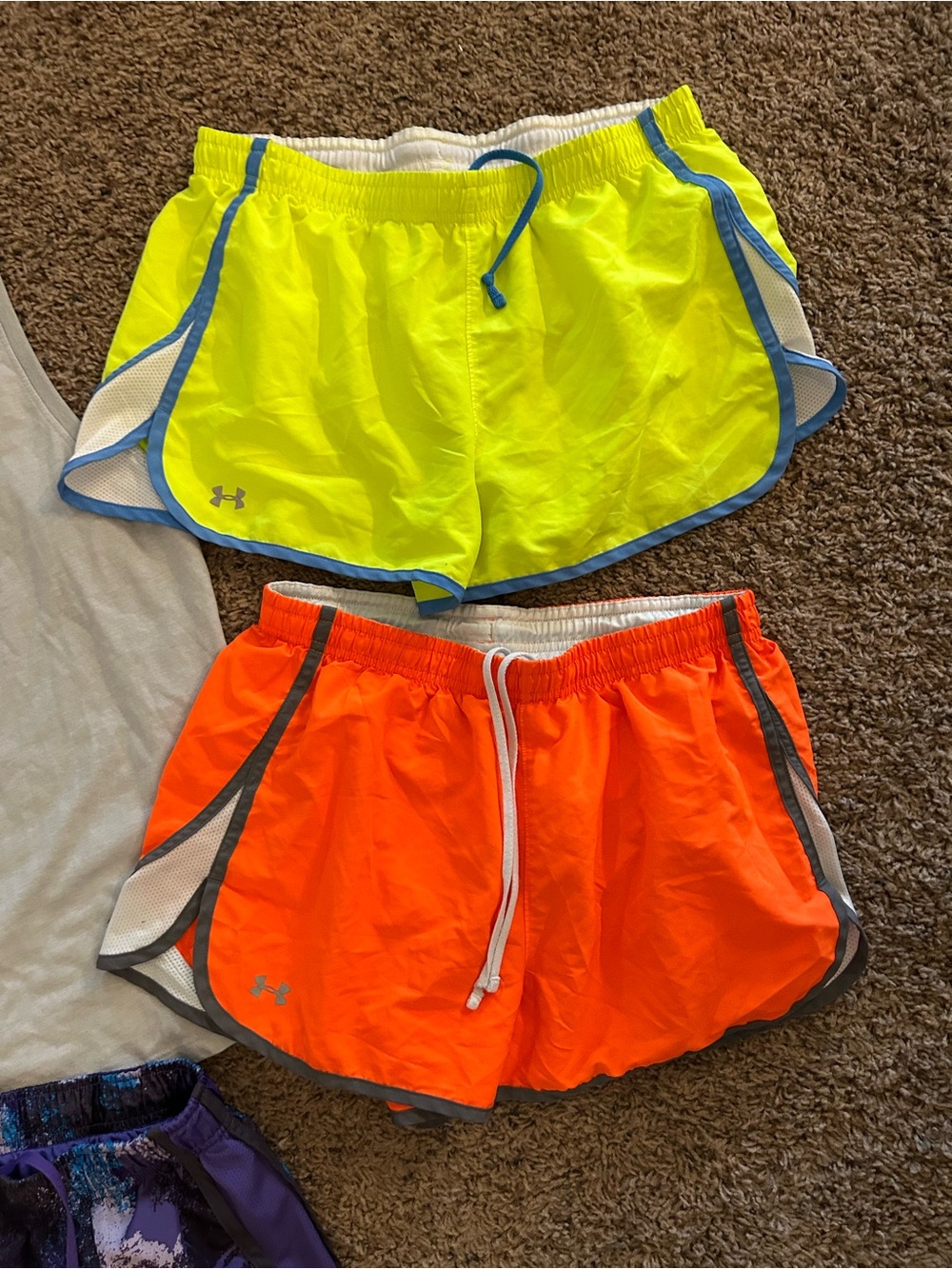 Women’s medium Nike under armour shorts tank athletic lot of 6 - Picture 2 of 5